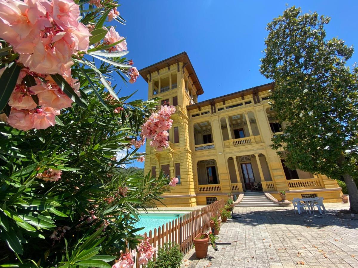 Villa Moorings Barga Eksteriør bilde